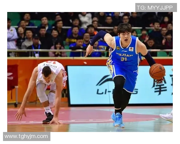 王哲林的篮球之路：从青涩少年到CBA巨星的成长历程与奋斗故事